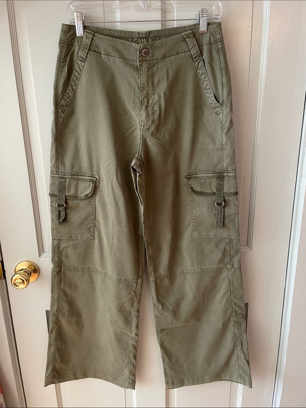 American Eagle Women’s Dreamy Drape Cargo Pant Wide Leg Olive 2